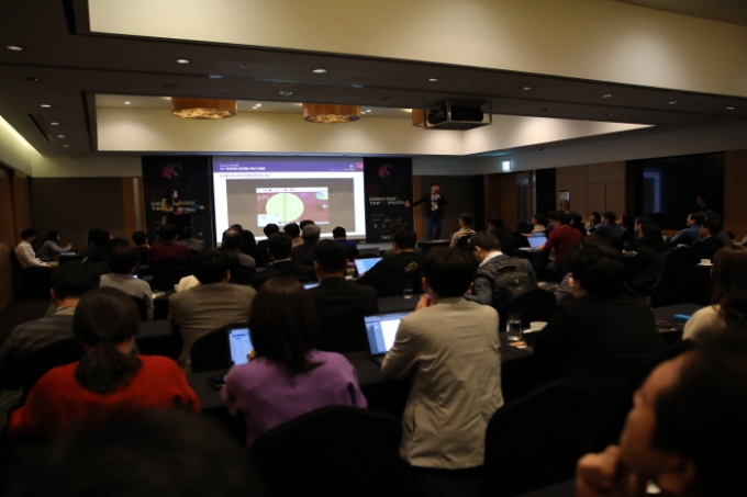 31일 서울 인터컨티넨탈호텔 코엑스에서 열린 탭엔젤파트너스 2023 데모데이 참석자들이 발표를 듣고있다./사진=탭엔젤파트너스 제공 