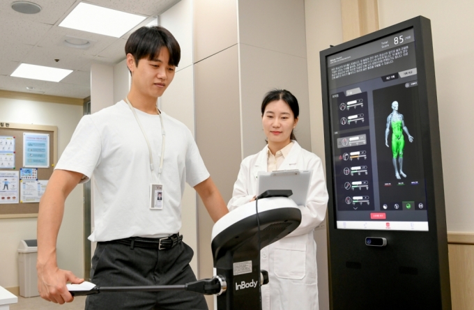 현대모비스가 한국산업안전보건공단이 선정한 '근로자 건강증진활동 우수사업장'으로 선정됐다. 현대모비스는 전국 주요 사업장에 전문 의료진이 상주하는 건강관리실을 운영하고 임직원들의 건강 상담과 질병 예방활동을 펼치고 있다. /사진제공=현대모비스