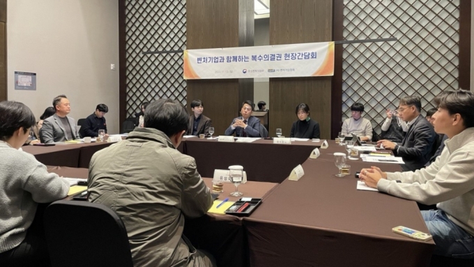 임정욱 창업벤처혁신실장이 13일 서울 양재동 엘타워에서 복수의결권 현장간담회를 진행하고 있다 