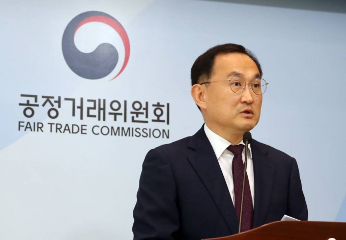 [세종=뉴시스] 강종민 기자 = 선중규 공정거래위원회 기업협력정책관이 30일 세종시 정부세종청사에서 대규모 유통업자와 납품업자 간 판촉행사 비용분담 규정 개선 방안을 발표하고 있다. 2023.10.30.