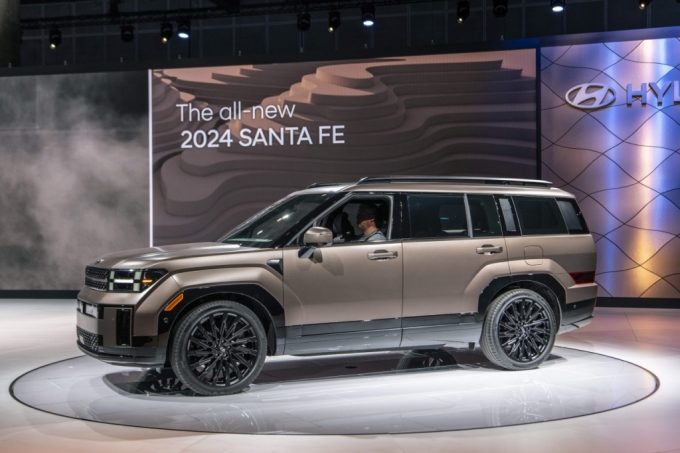 <2023 LA 오토쇼(2023 Los Angeles Auto Show)>에서 공개된 '디 올 뉴 싼타페'의 모습/사진제공=현대차