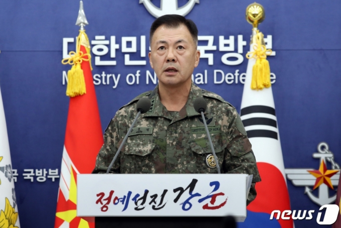 (서울=뉴스1) = 합동참모본부 작전본부장 강호필 중장이 20일 서울 용산구 국방부 브리핑실에서 북한 군사정찰위성 발사 대비 대북 경고성명을 발표하고 있다. (국방일보 제공) 2023.11.20/뉴스1 Copyright (C) 뉴스1. All rights reserved. 무단 전재 및 재배포, AI학습 이용 금지.