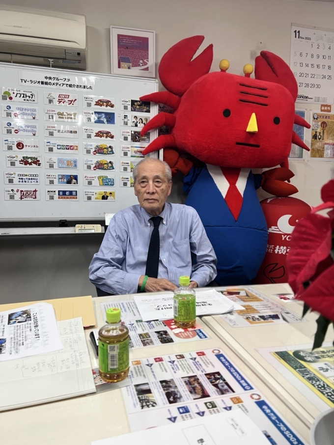 지난 14일 방문한 일본 도쿄 특수셔터 생산업체 '요코비키셔터'의 81세 최고령자 가나이 노부하루 직원이 고용노동부 공동취재단의 질문에 답하고 있다. /사진=조규희 기자