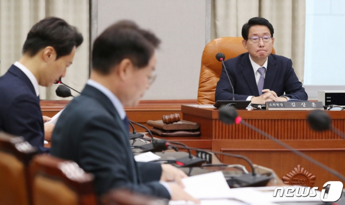 김상훈 소위원장이 21일 오전 서울 여의도 국회에서 열린 정치개혁특별위원회 법안심사제2소위원회를 주재하고 있다. 2023.11.21/사진=뉴스1  