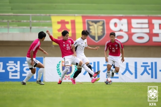 손승민(오른쪽에서 두 번째). /사진=대한축구협회 제공