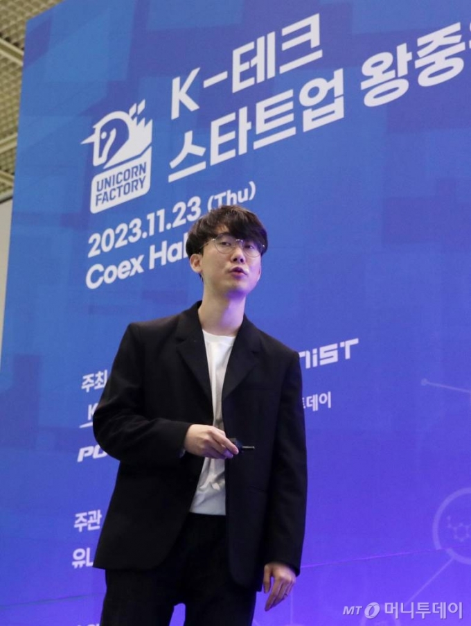 22일 서울 강남구 코엑스에서 열린 국회수소경제포럼이 주최하고 머니투데이가 주관하는 &#039;그린비즈니스위크 2023(GBW 2023)&#039; K-테크 스타트업 왕중왕전에서 학생창업그룹 티아주식회사가 IR 발표를 하고 있다. /사진=김휘선 기자 hwijpg@