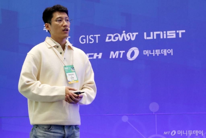 23일 서울 강남구 코엑스에서 열린 국회수소경제포럼이 주최하고 머니투데이가 주관하는 &#039;그린비즈니스위크 2023(GBW 2023)&#039; K-테크 스타트업 왕중왕전에서 교원창업기업 인지노믹스가 IR 발표를 하고 있다. /사진=김휘선 기자 hwijpg@
