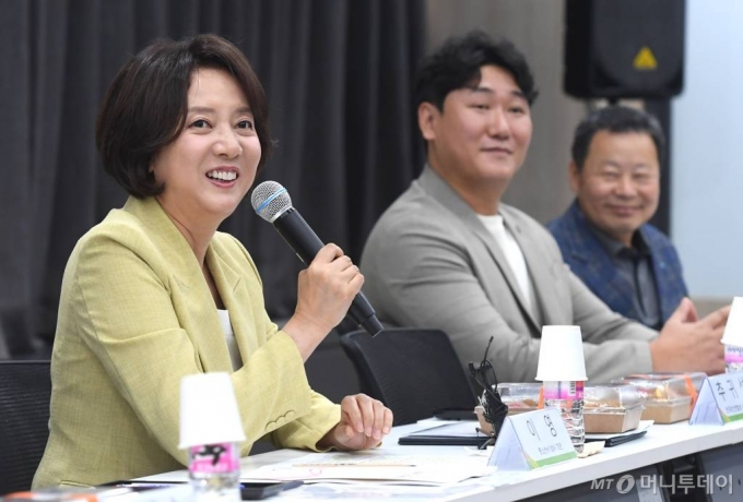 이영 중소벤처기업부 장관이 8월 17일 오후 서울 마포구 드림스퀘어에서 열린 중소벤처기업부-전국상인연합회 전통시장 정책 간담회에서 발언을 하고 있다. /사진=머니S 장동규 기자