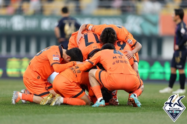 강원FC 선수단. /사진=한국프로축구연맹 제공