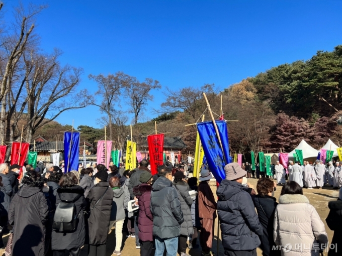 3일 오후 2시44분쯤 경기 화성시 소재 용주사에서 진행된 자승스님의 다비식 모습./ 사진=민수정 기자 