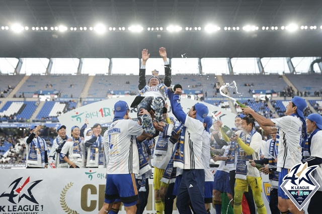 홍명보 울산현대 감독 우승 세리머니. /사진=한국프로축구연맹 제공