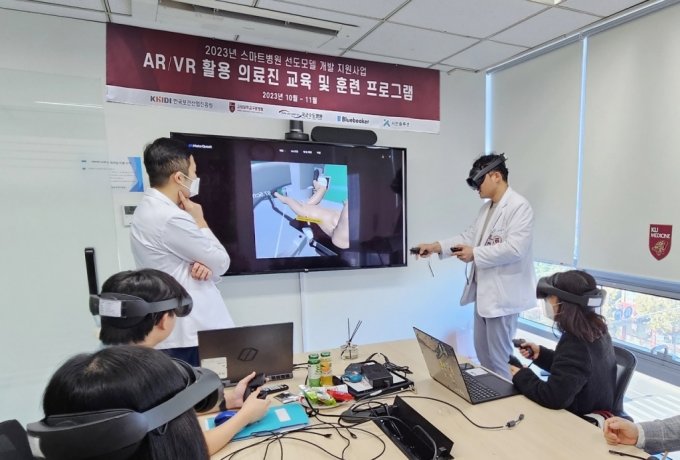 고려대구로병원이 스마트병원 선도모델 개발 지원사업의 일환으로 의료진을 대상으로 한 VR·AR 교육 프로그램을 구축, 본격적인 시행에 나선다./사진=고려대구로병원