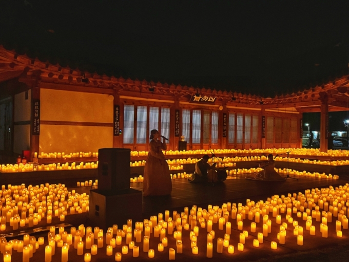 야간관광 특화도시로 선정된 강원 강릉 오죽헌에서 열렸던 캔들라이트 콘서트./사진= 한국관광공사