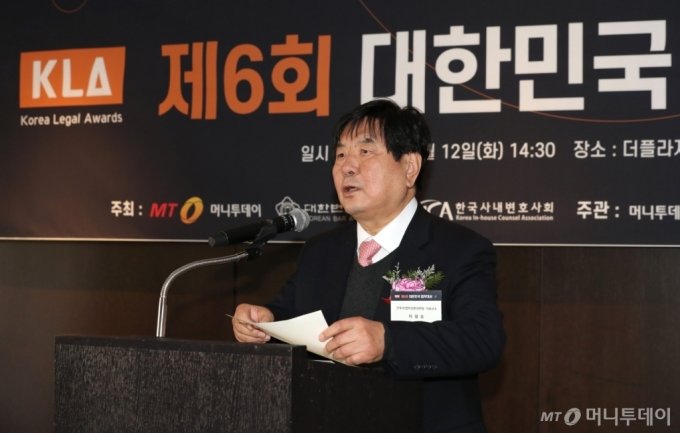 [사진]'대한민국 법무대상' 심사평하는 이철송 심사위원장