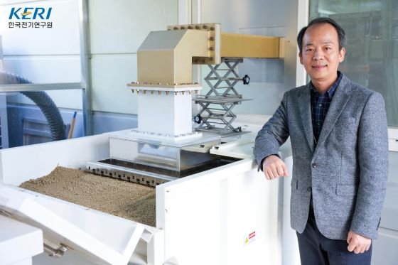 한국전기연구원 정순신 박사가 마이크로파 침투 가열로 토양의 병해충을 효과적으로 방제하는 기술을 개발했다/사진=전기연구원 