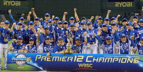 ѱ ߱ ǥ 2015 ߱Ʈ(WBSC) ̾12  ̱ 8-0     ȯȣϰ ִ. /=1