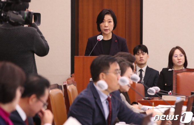 (서울=뉴스1) 임세영 기자 = 오영주 중소벤처기업부 장관 후보자가 21일 오전 서울 여의도 국회에서 열린 인사청문회에서 발언을 하고 있다. 2023.12.21/뉴스1 Copyright (C) 뉴스1. All rights reserved. 무단 전재 및 재배포, AI학습 이용 금지.