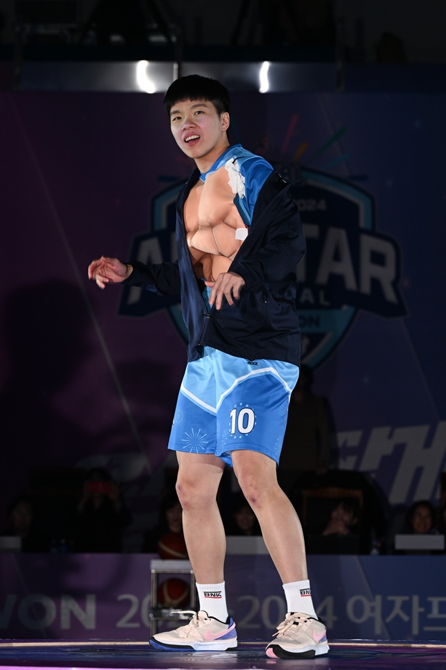 "흥 주체못해 망했다" 박지수, 댄스+골밑 만점활약 MVP... WKBL 올스타 페스티벌 핑크스타, 블루스타 꺾었다 [아산 현장]