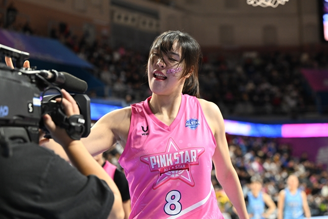 "흥 주체못해 망했다" 박지수, 댄스+골밑 만점활약 MVP... WKBL 올스타 페스티벌 핑크스타, 블루스타 꺾었다 [아산 현장]