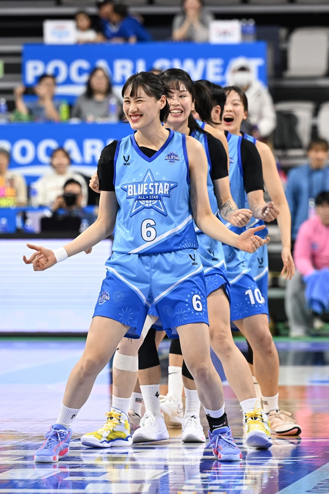 "흥 주체못해 망했다" 박지수, 댄스+골밑 만점활약 MVP... WKBL 올스타 페스티벌 핑크스타, 블루스타 꺾었다 [아산 현장]