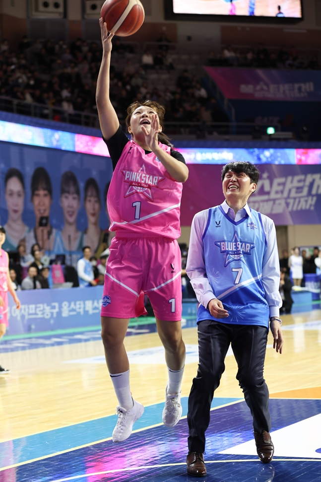 "흥 주체못해 망했다" 박지수, 댄스+골밑 만점활약 MVP... WKBL 올스타 페스티벌 핑크스타, 블루스타 꺾었다 [아산 현장]