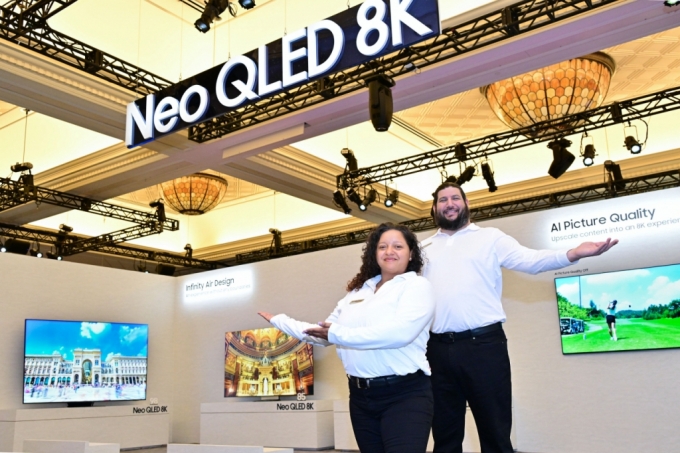 7일(현지시간) 진행된 '삼성 퍼스트 룩 2024(Samsung First Look 2024)' 행사에서 공개된'24년형 Neo QLED 8K 이미지 /사진=삼성전자