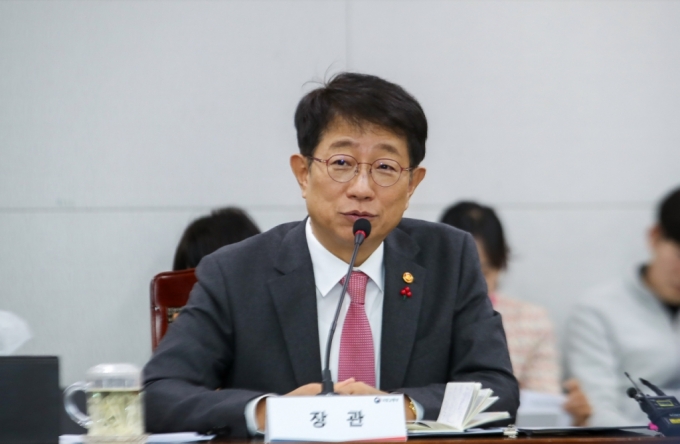 박상우 국토교통부 장관이 15일 주택공급 대책 발표 이후 관련 업무를 담당하는 직원 80여명과 함께 &#039;내게 맞는 주택공급&#039;을 위한 추진전략에 대해 소통하는 시간을 가졌다. /사진=국토교통부