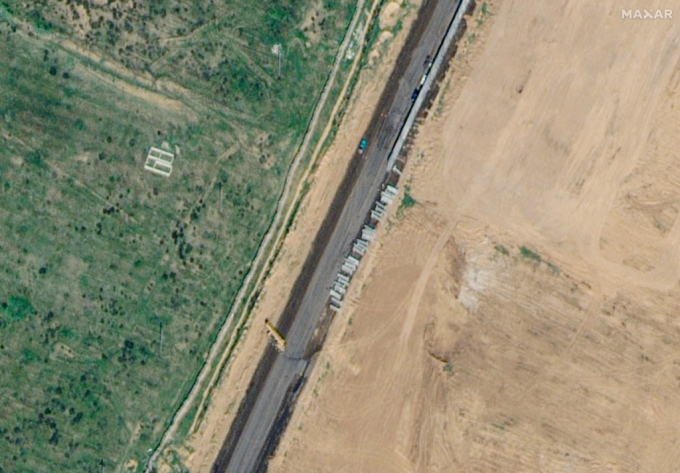 라파 인근 이집트-가자 국경에 장벽이 건설되고 있음을 보여주는 위성사진 /로이터=뉴스1