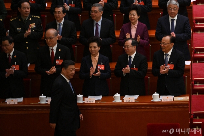 (베이징 AFP=뉴스1) 우동명 기자 = 시진핑 중국 국가 주석이 8일 (현지시간) 베이징 인민 대회당에서 열린 전국인민대표대회(전인대) 회의에 도착을 하고 있다. 2024. 3. 8  ⓒ AFP=뉴스1  Copyright (C) 뉴스1. All rights reserved. 무단 전재 및 재배포,  AI학습 이용 금지. /사진=(베이징 AFP=뉴스1) 우동명 기자