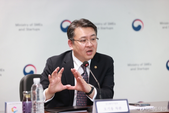 오기웅 중소벤처기업부 차관이 4개 글로벌 혁신특구 지방자치단체 부단체장들을 ㅏ만나 현잠 중심 원칙을 당부했다. /사진=중소벤처기업부 제공