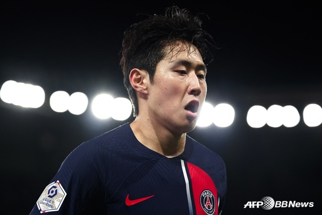 '마법 왼발→골대 강타' 이강인 평가 '극과 극'... "PSG 수호자 역할 vs 공 만지기도 어려웠다"