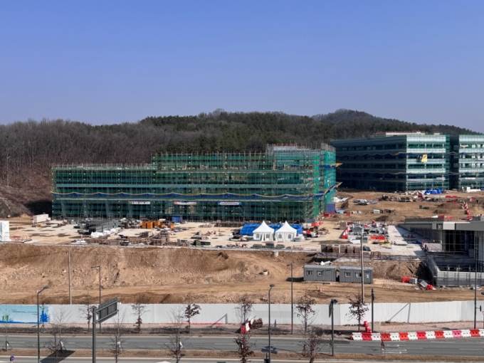 세종시 행복도시 4-2 생활권 공동캠퍼스 건설공사 18공구 현장 공사가 중단된 모습. /사진=조성준 기자