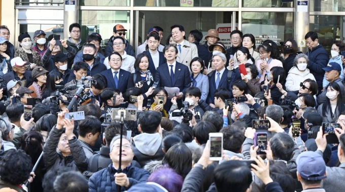 14일 광주 동구 충장로를 찾은 조국 조국혁신당 대표가 광주충장로우체국 앞에서 발언을 하고 있다./사진=뉴시스