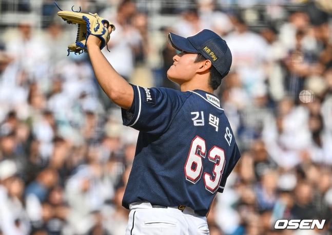 23일 창원 NC파크에서 2024 신한 SOL 뱅크 KBO 리그 NC 다이노스와 두산 베어스의 개막 경기가 열렸다. 두산 베어스 김택연이 7회말 2사 만루 NC 다이노스 김주원에게 밀어내기 볼넷으로 동점을 허용하고 아쉬워하고 있다.