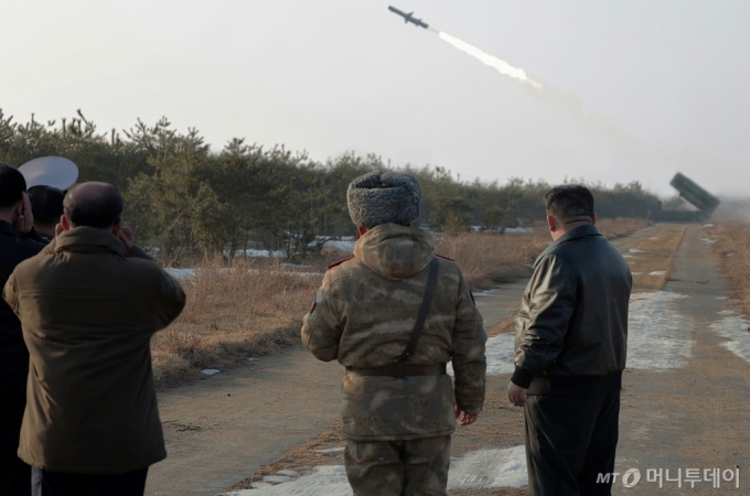 북한 노동당 기관지 노동신문이 지난 1월14일 김정은 북한 노동당 총비서가 순항미사일 '바다수리-6형' 검수사격을 지도했다고 보도한 모습. / 사진=뉴스1