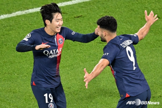 "이강인, 메시·네이마르 떠난 자리 'LEE 효과'로 채웠다"... PSG 유니폼 판매 1위 '간판 음바페 제쳤다'