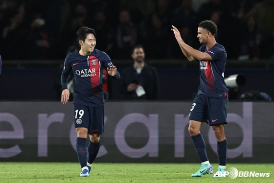 "이강인, 메시·네이마르 떠난 자리 'LEE 효과'로 채웠다"... PSG 유니폼 판매 1위 '간판 음바페 제쳤다'