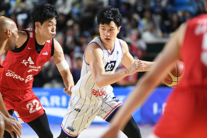  허웅(가운데). /사진=KBL 제공