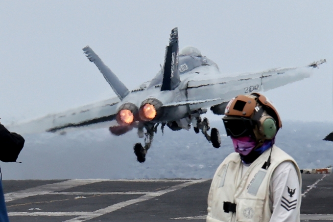 ̱ ڷ()  װ &#039;þ Ʈ&#039;(CVN-7110t) F/A-18  ȣ Ⱑ ƿ . / =Ϻ