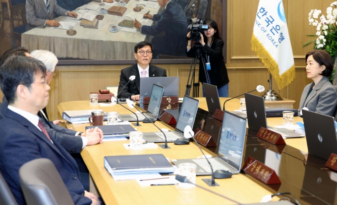 이창용 한국은행 총재가 12일 서울 중구 한국은행에서 열린 금융통화위원회를 주재하고 있다./사진제공=뉴스1(사진공동취재단)