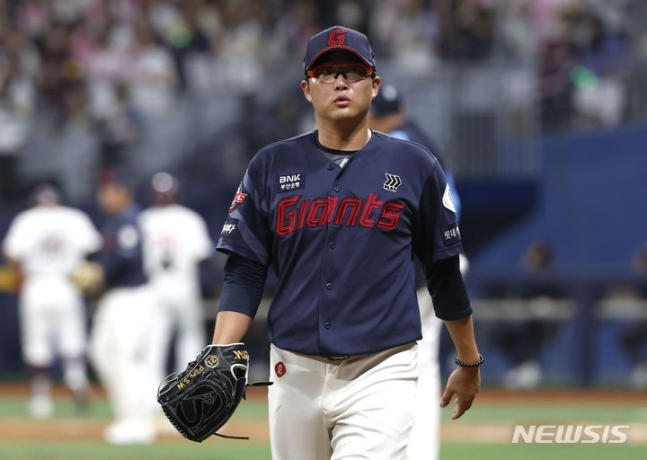 12  ôī̵  2024 KBO Ե ̾  Ű  , 5ȸ   1, 3 Ȳ Ե  ڼ üǾ ƿ ϰ ִ. /=ý 