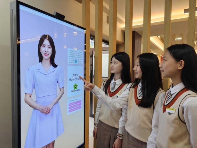 여자중학교 들어간 가상인간…"AI 기술과의 친밀감 높인다"