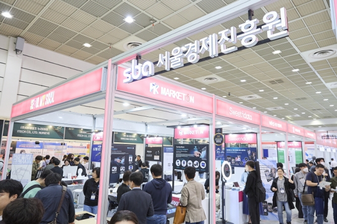 서울경제진흥원(SBA)은 서울시와 함께 국내 최대 정보통신기술(ICT) 전시회 &#039;2024 월드IT쇼&#039;에 &#039;서울시-SBA 공동관&#039;을 조성하고, 서울시 유망 스타트업 29개 기업을 지원했다고 22일 밝혔다. /사진제공=서울경제진흥원