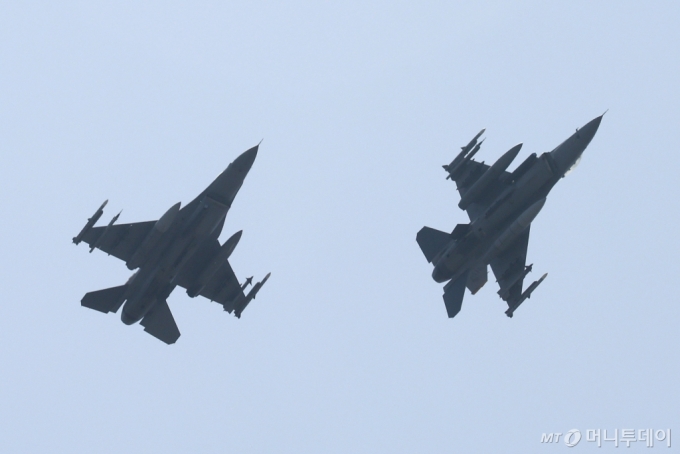 19     &#039;2024 뱺 Ʒ(KFTKorea Flying Training)&#039; ̰ F-16   ϰ ִ.     (Ϻ ) 2024.4.19/1  Copyright (C) 1. All rights reserved.    ,  AIн ̿ . /=(=1) ſ 