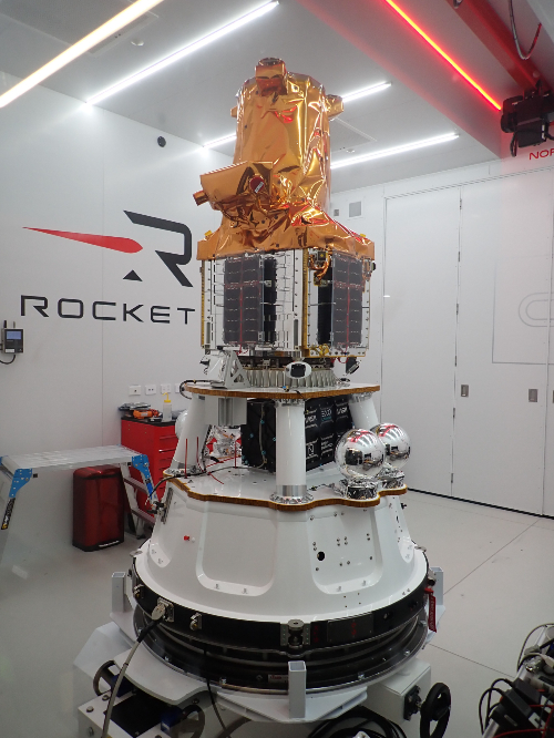 초소형군집위성 1호와 로켓랩의 발사체인 '일렉트론'을 결합한 모습/사진=과학기술정보통신부