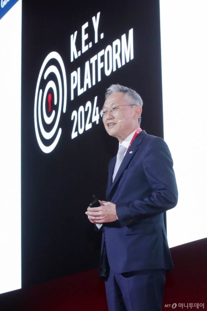 김종갑 글로벌 디지털 혁신 네트워크 이사장 겸 대표이사가 26일 영등포구 여의도 콘래드서울호텔에서 머니투데이 주최로 열린 '2024 키플랫폼' 총회에서 기조강연을 하고 있다. /사진=김휘선