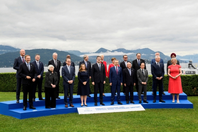 주요 7개국(G7) 재무장관들이 중국의 과잉생산 문제에 우려를 표하고 공동 대응을 약속했다. 이탈리아 북부 스트레사에서 G7 재무장관 등이 회의를 마치고 사진 촬영을 하고 있다. /로이터=뉴스1