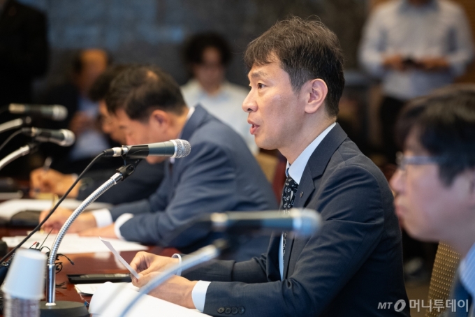 이복현 금융감독원장이 29일 서울 강남구 건설회관에서 열린 부동산PF 연착륙을 위한 건설업계 간담회에서 모두 발언을 하고 있다. / 사진=뉴스1