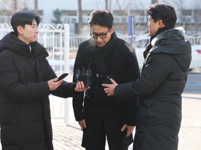 마약 투약혐의를 받고 지난해 12월 23일 인천 남동구 인천논현경찰서에 출석했던 배우 고(故)이선균 /사진=뉴시스
