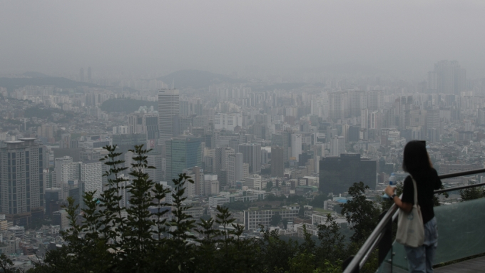 기상청은 1일 전국이 흐리겠고, 일부 지역에 비가 내리다가 오후쯤 그칠 것으로 예보했다./사진=뉴시스